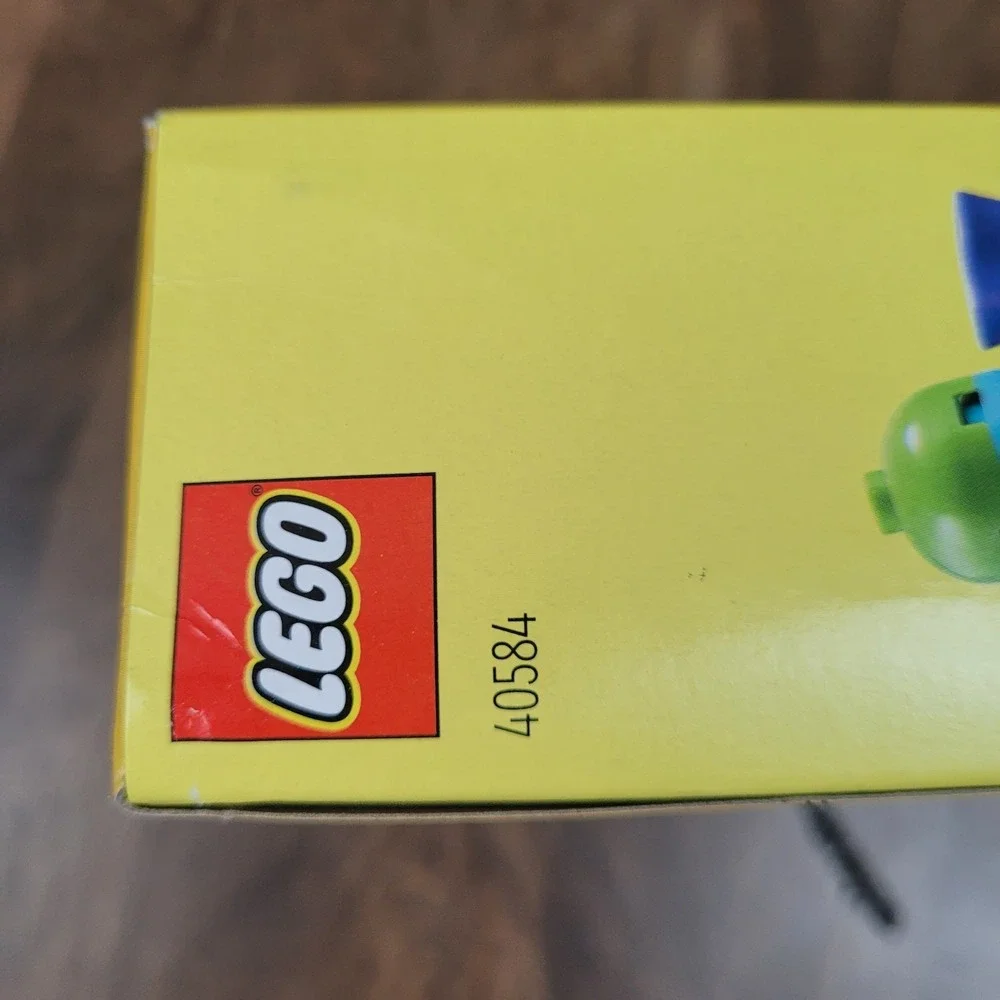 LEGO 40584 Birthday Diorama Building Toy 157 pcs NIB Sealed